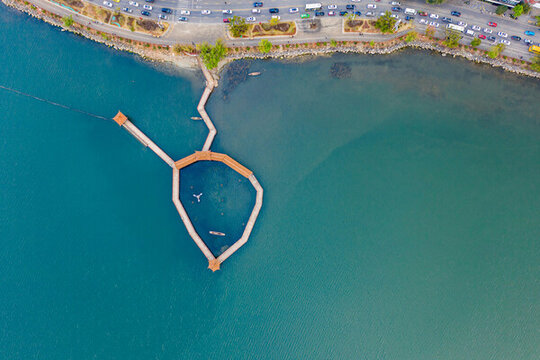 航拍大理洱海海心亭碼頭木棧道