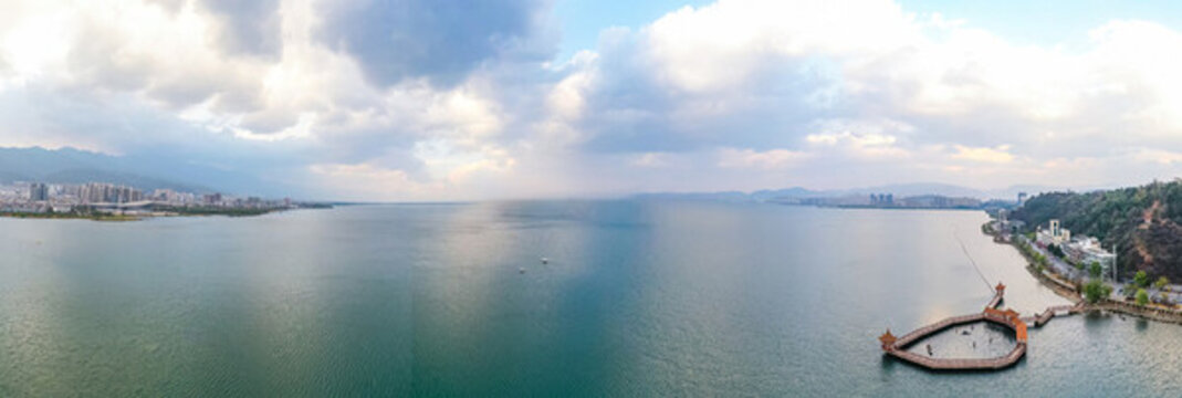 航拍大理洱海海心亭碼頭木棧道
