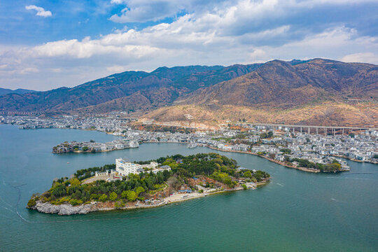 航拍云南大理洱海南詔風(fēng)情島