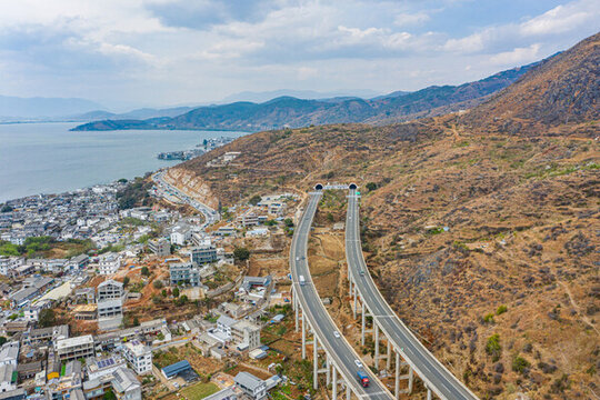 大麗高速路大理六羅山雙廊隧道