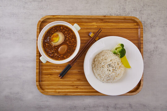 鹵肉飯