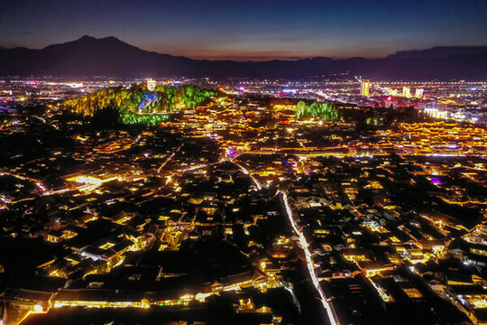 航拍云南麗江古城夜景大研古城