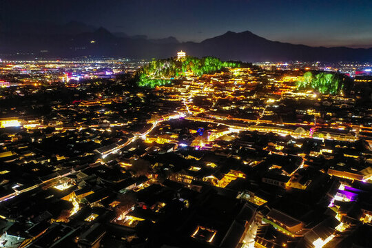 云南麗江古城夜景獅子山萬古樓
