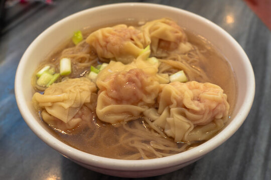 廣州鮮蝦云吞面