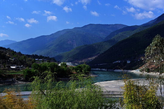 虎跳峽風(fēng)景