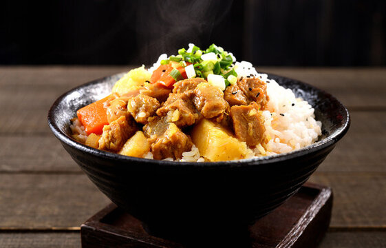 秘汁牛腩飯