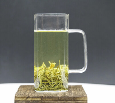 毛尖茶玻璃杯泡茶