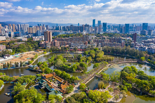 航拍云南昆明翠湖公園城市湖泊
