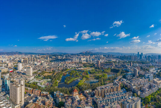 航拍云南昆明翠湖公園城市湖泊