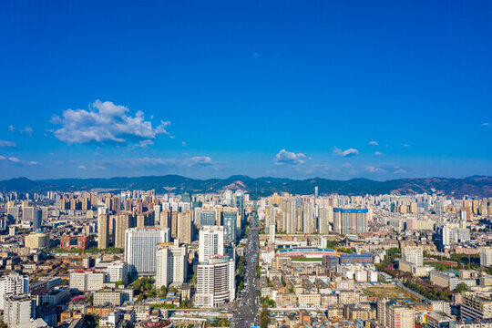 航拍云南昆明城市建筑群天際線