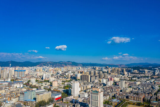 航拍云南昆明城市建筑群天際線
