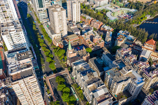航拍云南昆明城市建筑群天際線