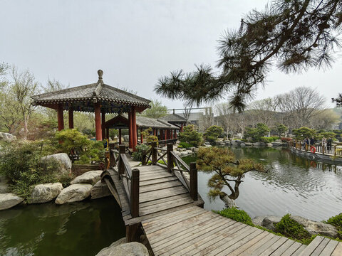 唐苑仿漢廊橋