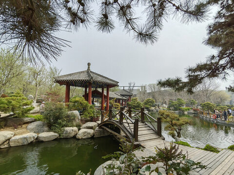 唐苑仿漢廊橋