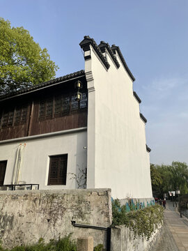 白墻