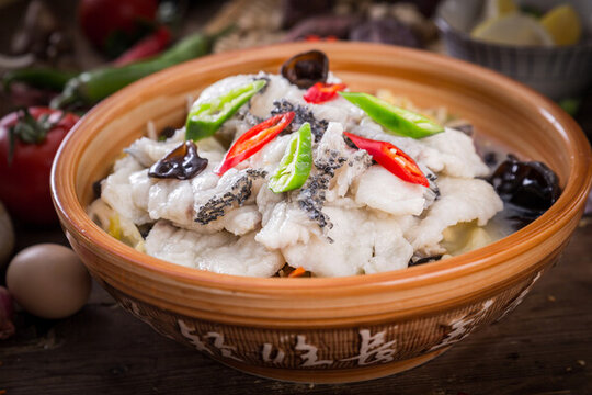 酸湯龍膽魚