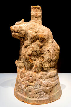 東漢紅陶瑞獸搖錢(qián)樹(shù)座
