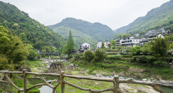 美麗鄉(xiāng)村山里人家石橋村