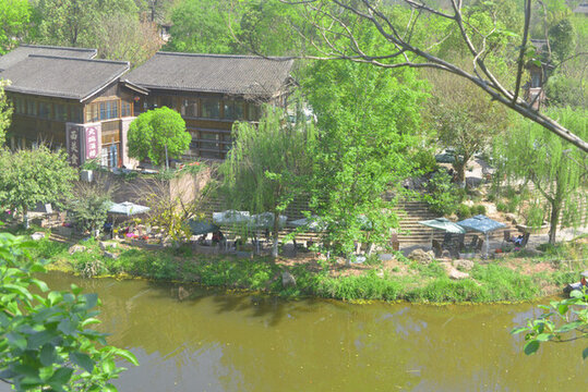 五鳳溪古鎮(zhèn)黃水河河畔露天茶座