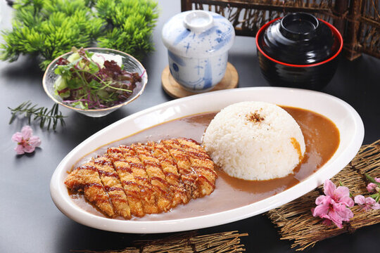 咖喱豬排定食