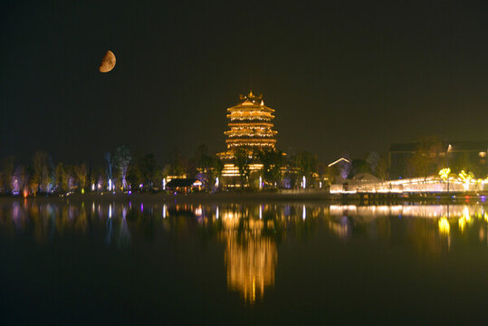 成都東安湖公園東安閣夜景