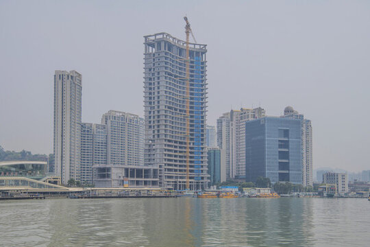 廈門港岸邊待建與已建的建筑