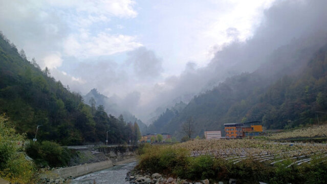 汶川臥龍鎮(zhèn)山水美景