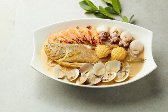 雞湯海鮮面