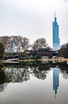南京玄武湖紫峰大廈