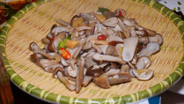 炒滑菇