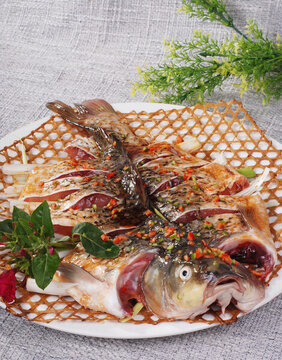 蔥香烤鯉魚