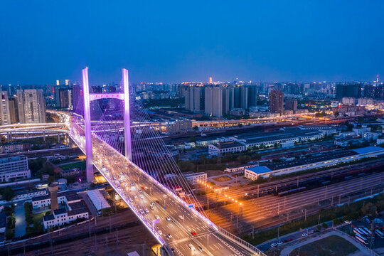 航拍鄭州農業(yè)路大橋夜景燈光秀