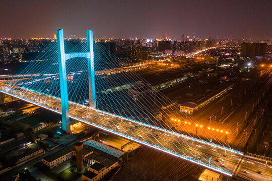 航拍鄭州農(nóng)業(yè)路大橋夜景燈光秀