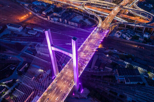 航拍鄭州農(nóng)業(yè)路大橋夜景燈光秀