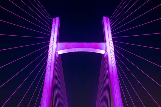 航拍鄭州農(nóng)業(yè)路大橋夜景燈光秀