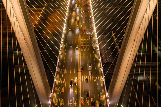 航拍鄭州農(nóng)業(yè)路大橋夜景燈光秀