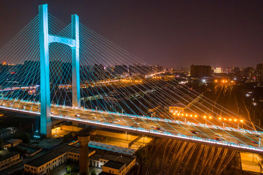 航拍鄭州農(nóng)業(yè)路大橋夜景燈光秀