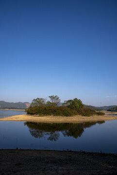 湖泊湖水倒影