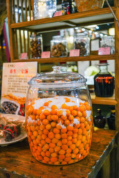 一罐糖腌金桔