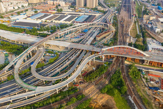 鄭州彩虹橋跨鐵路橋梁在建工地