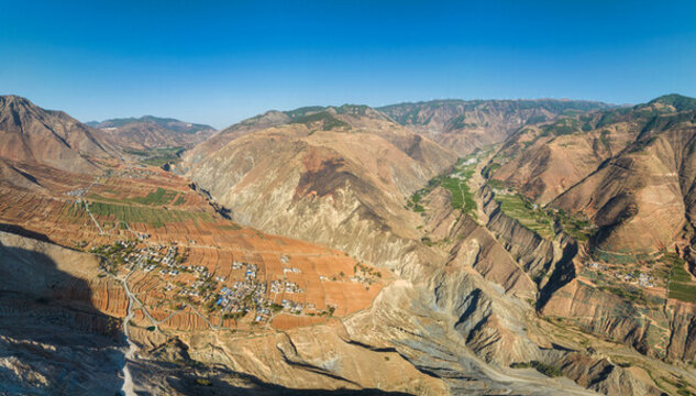 航拍烏蒙山峽谷