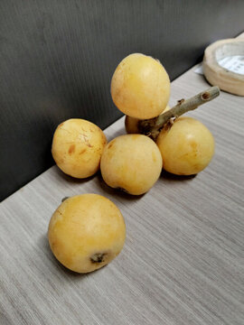 白玉枇杷