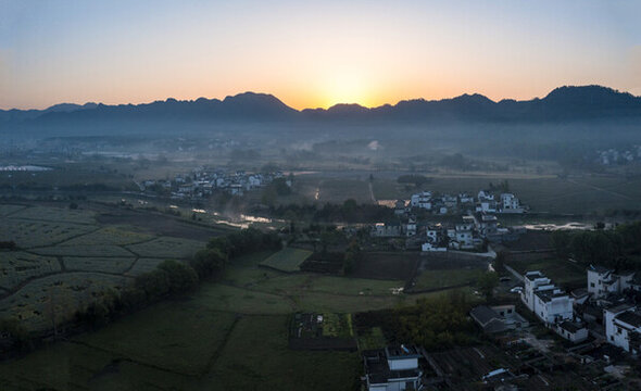徽派古村古建筑馬頭墻晨曦