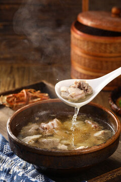 土豬肉湯