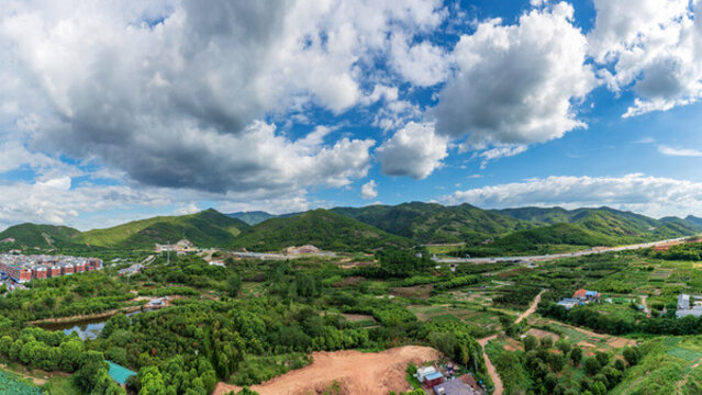 義烏江東城郊藍(lán)天白云生態(tài)環(huán)境