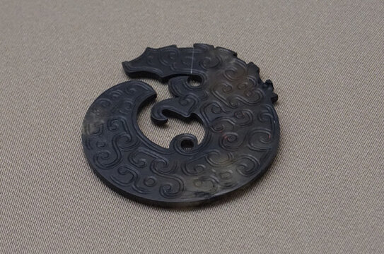 玉龍形玦