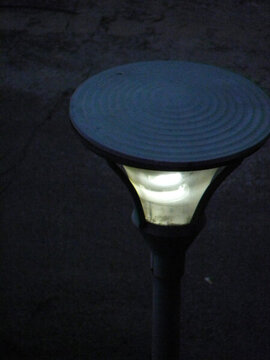 黑夜路燈