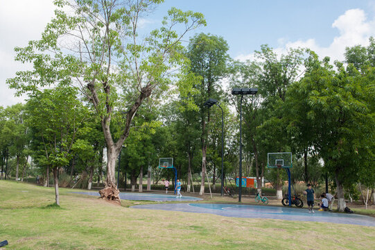 成都中和濕地公園籃球場(chǎng)