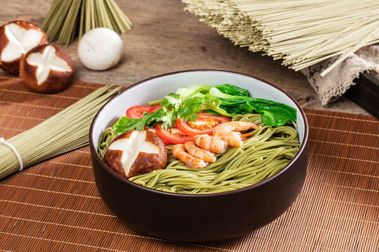 綠茶面素冷面蝦仁面抹茶面
