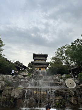 東方鹽湖城